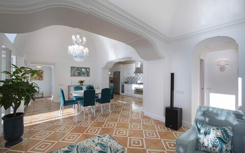 Villa Melissa: Design Intérieur, Meubles, Sol, Sol, Plafond, Canapé, Salon, Éclairage, Table, Architecture