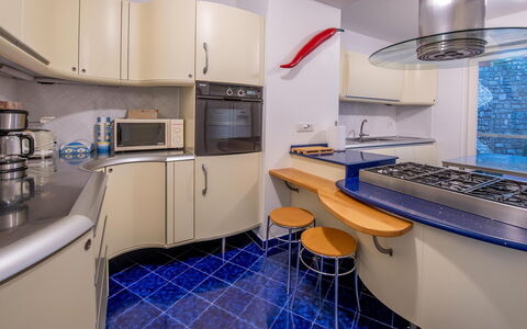 Villa Grazia: Cuisine, Sol, Design Intérieur, Comptoir, Sol, Appareil De Cuisine, Principaux Appliance, Plafond, Meubles, Éclairage