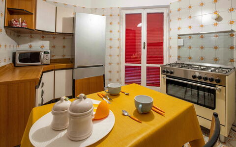 Apartment Amina: Design Intérieur, Sol, Bois, Sol, Cuisine, Principaux Appliance, Pièce, Appareil De Cuisine, Plafond, Éclairage