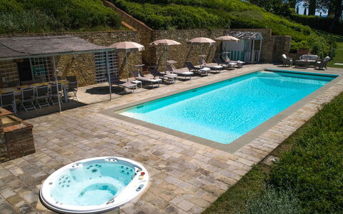 Villa Chianti: Piscine, Mobilier De Jardin, Recours, Parapluie, Loisir, Balancelle, Eco Hôtel, Jardin, Caractéristique De L'Eau, Dalle