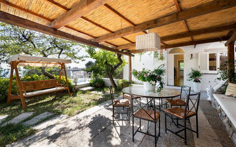 Villa Eva: Meubles, Table, Chaise, Mobilier De Jardin, Porche, Pot De Fleur, Tableau De Plein Air, Sol, Table Cuisine Et Salle A Manger, Patio
