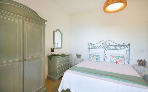 Villa Eva: Meubles, Design Intérieur, Chambre, Lit, Pièce, Sol, Sol, Éclairage, Literie, Linge