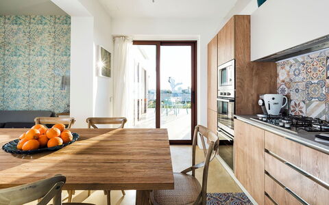 Villa Orietta: Meubles, Sol, Design Intérieur, Sol, Bois, Cuisine, Table Cuisine Et Salle A Manger, Pièce, Domicile, Comptoir