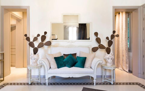 Dimora Simona: Meubles, Design Intérieur, Mur, Sol, Domicile, Sol, Salon, Canapé, Éclairage, Pièce