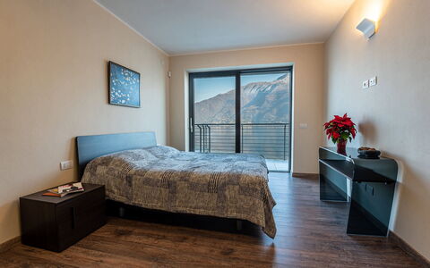 Villa Perla: Meubles, Design Intérieur, Pièce, Sol, Lit, Chambre, Appartement, Plafond, Drap De Lit, Oreiller
