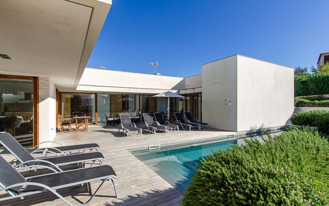 Villa Esplendida: Piscine, Zone Résidentielle, Domicile, Architecture, Composite, Biens, Recours, Appartement, Aménagement Paysager, Jardin