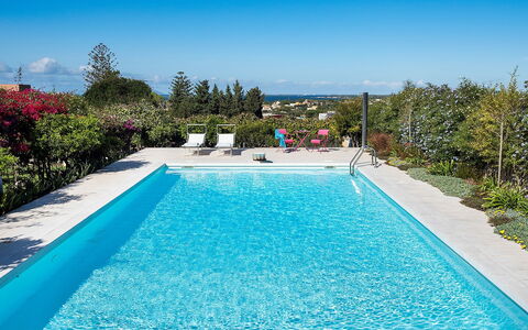 The Flower Garden: Bleu, Piscine, L'Eau, Recours, Composite, Loisir, Mobilier De Jardin, Eco Hôtel, Ombre, Aménagement Paysager