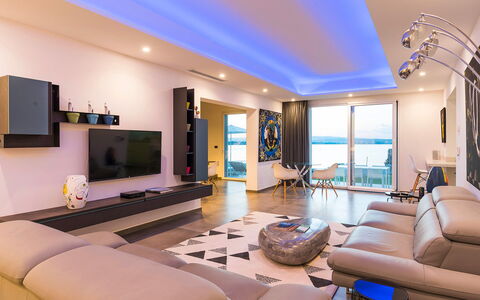 Sea Art Villa: Design Intérieur, Meubles, Sol, Plafond, Sol, Appartement, Télévision, Salon, Éclairage, Pièce
