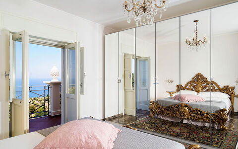 Blue Star Villa: Meubles, Design Intérieur, Chambre, Mur, Lit, Sol, Sol, Pièce, Textile, Literie