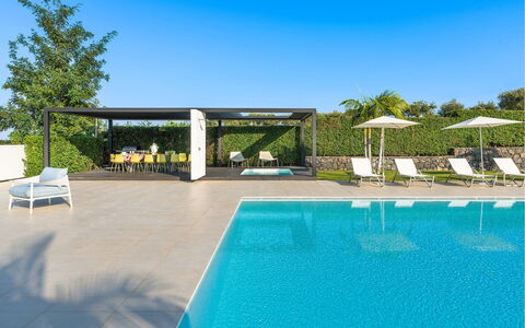 Villa Inga: Piscine, L'Eau, Mobilier De Jardin, Meubles, Recours, Chaise, Eco Hôtel, Ombre, Composite, Loisir