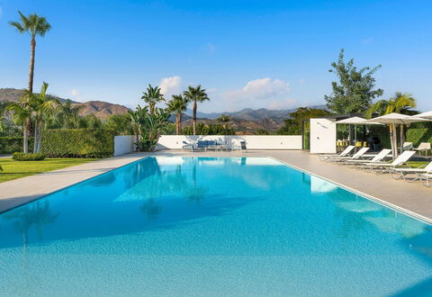 Villa Inga: Bleu, Piscine, Recours, Mobilier De Jardin, Eco Hôtel, Ombre, Loisir, Balancelle, Chaise