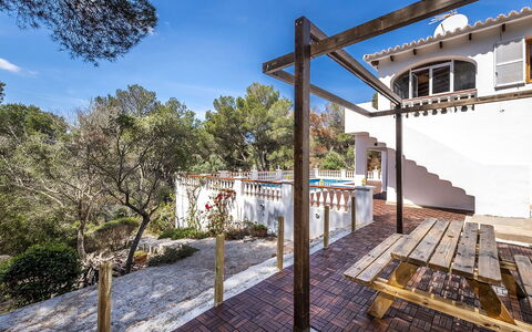 Villa Alejandra: Zone Résidentielle, Domicile, Biens, Balcon, Porche, Ombre, Villa, Balustrade, Hacienda, Manoir
