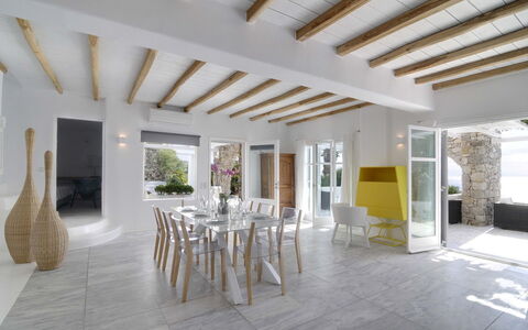 Villa Rocky: Meubles, Sol, Design Intérieur, Sol, Chaise, Table, Table Cuisine Et Salle A Manger, Plafond, Domicile, Salle À Manger