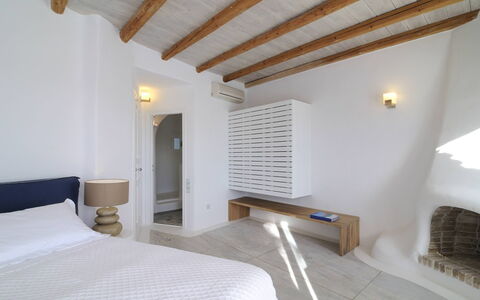 Villa Andy: Mur, Plafond, Design Intérieur, Sol, Sol, Meubles, Pièce, Appartement, Lit, Chambre