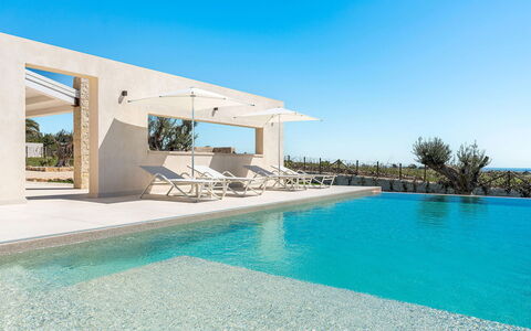 Villa Bruna: Bleu, Piscine, Composite, Recours, Ombre, Conception, Tropiques, Villa, Eco Hôtel, Mobilier De Jardin