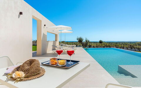 Villa Bruna: Piscine, Recours, Chaise, Mobilier De Jardin, Eco Hôtel, Hôtel, Villa