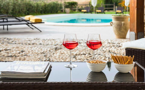 Villa Carousel: Meubles, Vaisselle, Drinkware, Table, Serveware, Aliments, Bar, Mobilier De Jardin