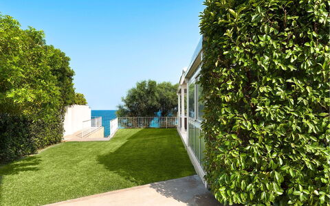 Villa Sea Star: Arbuste, Jardin, Ombre, Haie, Pelouse, Aménagement Paysager, Cour, Biens, Clôture, Villa