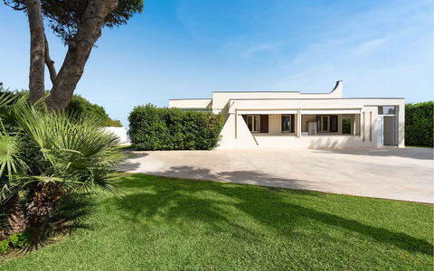 Villa Sea Star: Façade, Domicile, Architecture, Zone Résidentielle, Biens, Manoir, Ombre, Jardin, Aménagement Paysager, Villa