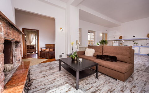 Casa Maurus: Meubles, Canapé, Sol, Design Intérieur, Sol, Salon, Pièce, Plafond, Éclairage