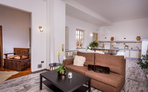 Casa Maurus: Meubles, Design Intérieur, Canapé, Sol, Sol, Bois, Pièce, Salon, Plafond, Table
