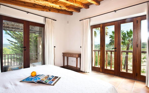 Villa Matarel: Meubles, Design Intérieur, Bois, Sol, Sol, Domicile, Plafond, Pièce, Lit, Chambre