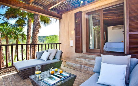 Villa Matarel: Meubles, Bois, Sol, Mobilier De Jardin, Domicile, Recours, Chaise, Balcon, Porche, Ombre
