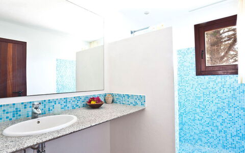 Villa Matarel: Bleu, Mur, Sol, Sol, Luminaire Plomberie, Design Intérieur, Robinet, Lavabo, Salle De Bains, Composite