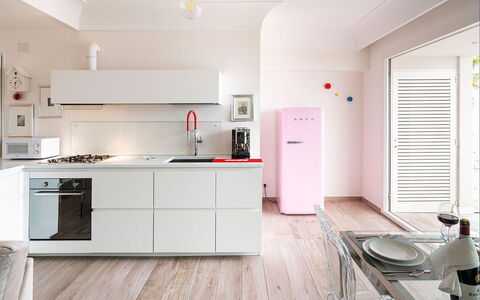 Casa Light Blu: Appareil De Cuisine, Cuisine, Comptoir, Design Intérieur, Principaux Appliance, Sol, Électroménager, Cabinetry, Réfrigérateur, Sol