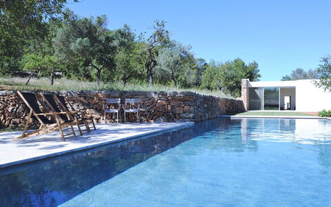 Villa Cave: Piscine, Caractéristique De L'Eau, Ombre, Aménagement Paysager, Mobilier De Jardin, Dalle
