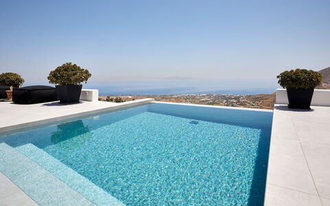 Haleine Suite: Bleu, Piscine, Composite, Mer, Recours, Tuile, Matériau Naturel, Tropiques, Caractéristique De L'Eau, Villa