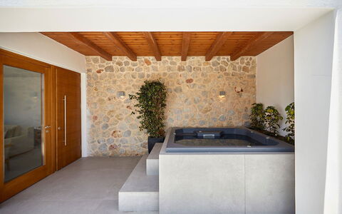 Haleine Suite: Bois, Luminaire Plomberie, Sol, Design Intérieur, Sol, Baignoire, Salle De Bains, Plomberie, Robinet, Plante D'Appartement