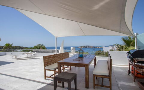 Villa Ilona: Meubles, Mobilier De Jardin, Chaise, Ombre, Table, Tableau De Plein Air, Plafond, Balcon, Table Cuisine Et Salle A Manger, Structure En Plein Air