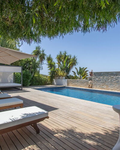 Villa Ilona: Piscine, Mobilier De Jardin, Recours, Meubles, Balancelle, Parapluie, Chaise, Eco Hôtel, Ombre, Biens