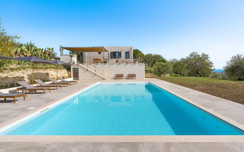 Villa Arcobaleno: Bleu, Piscine, Recours, Eco Hôtel, Loisir, Biens, Mobilier De Jardin, Ville Resort, Villa, Tropiques