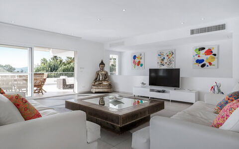 Villa Relaja: Meubles, Design Intérieur, Canapé, Mur, Sol, Salon, Plafond, Sol, Bois, Table