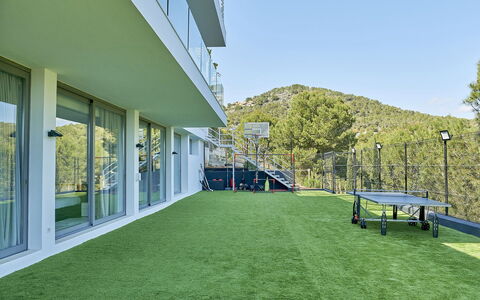Villa Splendente: Gazon Artificiel, Balcon, Clôture, Villa, Eco Hôtel, Hôtel