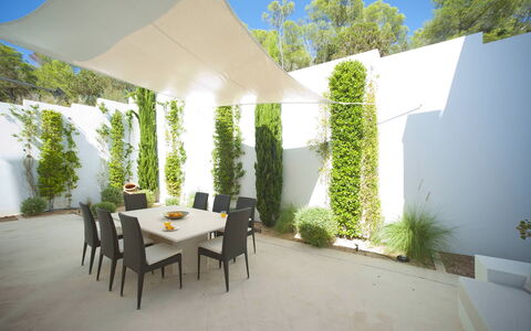 Villa Alessia: Ombre, Jardin, Chaise, Mobilier De Jardin, Aménagement Paysager, Arrière-Cour, Cour, Eco Hôtel, Gazon Artificiel, Structure En Plein Air
