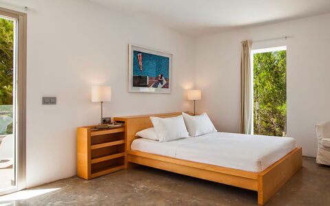 Villa Bacio: Meubles, Lit, Chambre, Design Intérieur, Bois, Sol, Sol, Literie, Drap De Lit, Domicile