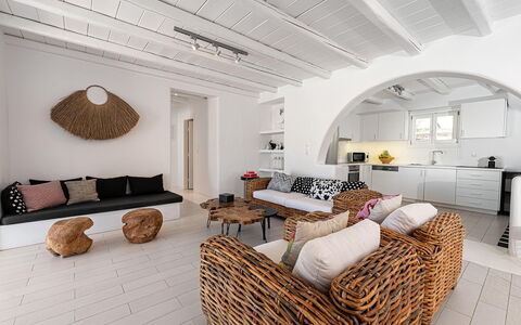 Villa Cocoon: Meubles, Canapé, Design Intérieur, Sol, Sol, Salon, Domicile, Plafond, Table