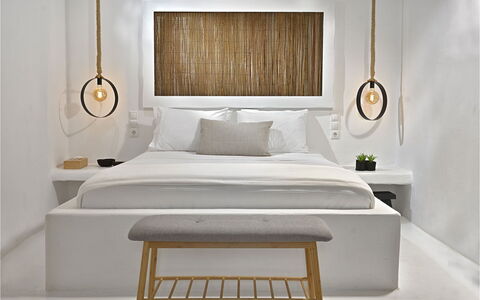 Villa Targer: Design Intérieur, Chambre, Éclairage, Lit, Luminaire, Meubles, Literie, Linge, Plafond, Pièce