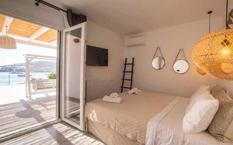 Villa Waves: Meubles, Domicile, Appartement, Balcon, Ombre, Tache De Bois, Chaise, Mobilier De Jardin, Plante D'Appartement, Hôtel