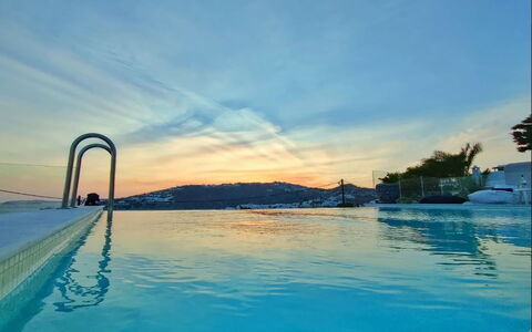 Villa Waves: Bleu, L'Eau, Piscine, Recours, Soirée, Crépuscule, Ville Resort, Hôtel, Eco Hôtel