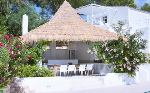 Villa Jules: À Déchaumer, Mobilier De Jardin, Ombre, Meubles, Chaise, Recours, Structure En Plein Air, Jardin, Eco Hôtel, Parapluie