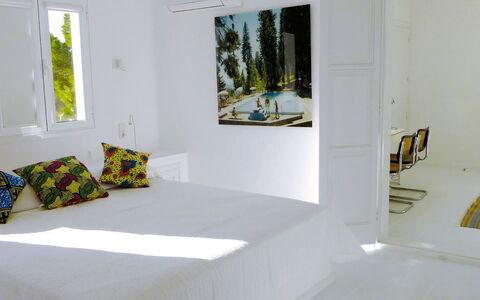 Villa Jules: Meubles, Design Intérieur, Mur, Chambre, Lit, Sol, Pièce, Sol, Textile, Domicile