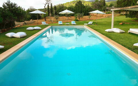Villa Bouquet: Piscine, Bleu, Recours, Thermes, Loisir, Caractéristique De L'Eau, Eco Hôtel, Balancelle, Mobilier De Jardin, Jardin