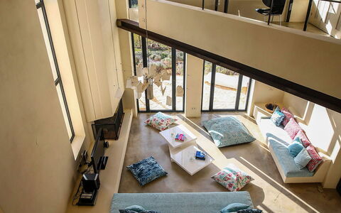 Villa Bouquet: Design Intérieur, Meubles, Sol, Sol, Canapé, Bois, Salon, Éclairage, Domicile, Appartement