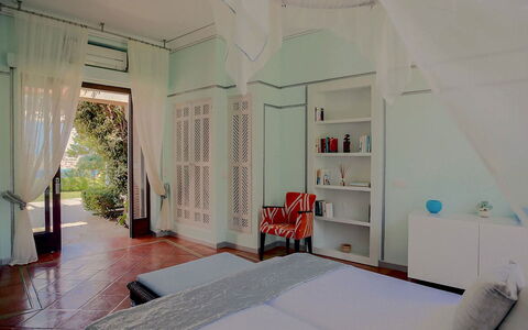 West Coast: Meubles, Design Intérieur, Sol, Sol, Lit, Chambre, Bois, Plafond, Pièce, Textile