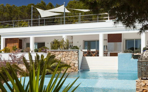 Villa Jondal: Piscine, Meubles, Recours, Mobilier De Jardin, Chaise, Ombre, Sol, Eco Hôtel, Parapluie, Hôtel