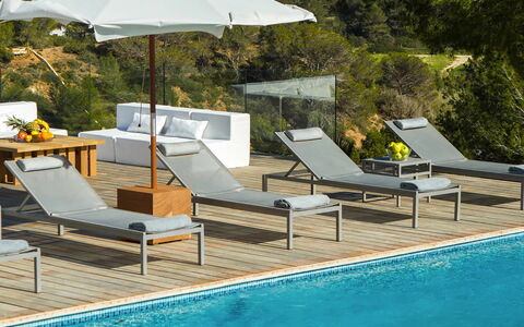 Villa Jondal: Meubles, Mobilier De Jardin, Chaise, Balancelle, Parapluie, Tableau De Plein Air, Ombre, Patio, Piscine, Recours